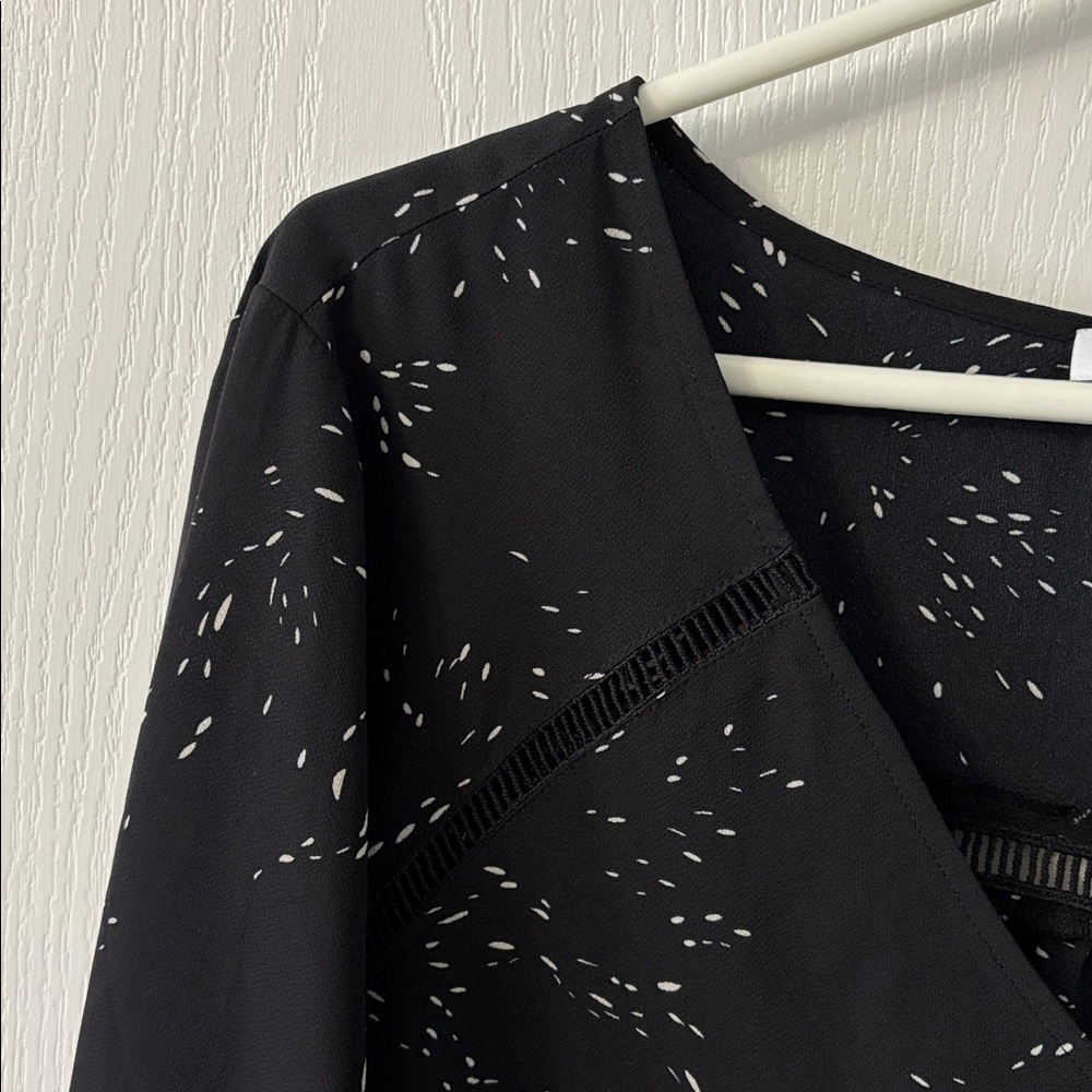 Reitmans Black Blouse with White Speckle Pattern - Picture 3 of 6